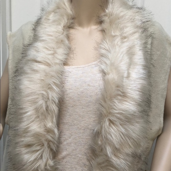 IVORY SOFT KNIT SHAWL COLLAR FAUX FUR POCKET VEST - Picture 7 of 8